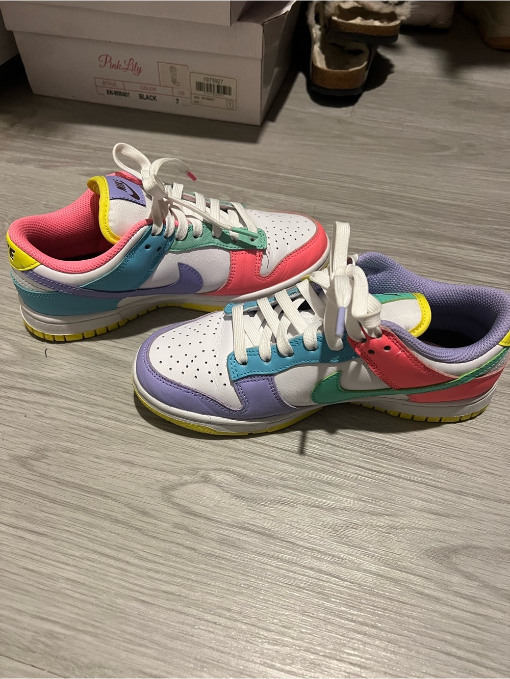 Nike Low Dunk SE - color: Easter Candy